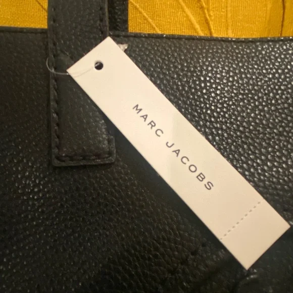 Beautiful Marc Jacobs Signet Black Leather Tote - Picture 4 of 10